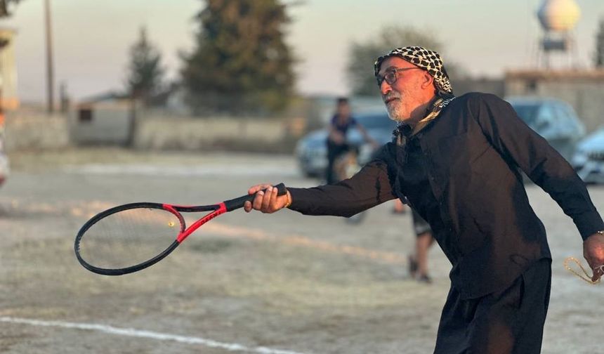 Şanlıurfa'nın o köyünde yaşayanlar bir elinde tespih diğer elinde raket sahada tozu dumana katıyor