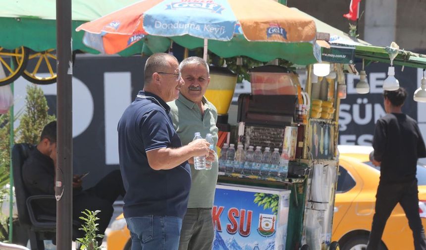 Şanlıurfa'da serinleme taktikleri dikkat çekiyor
