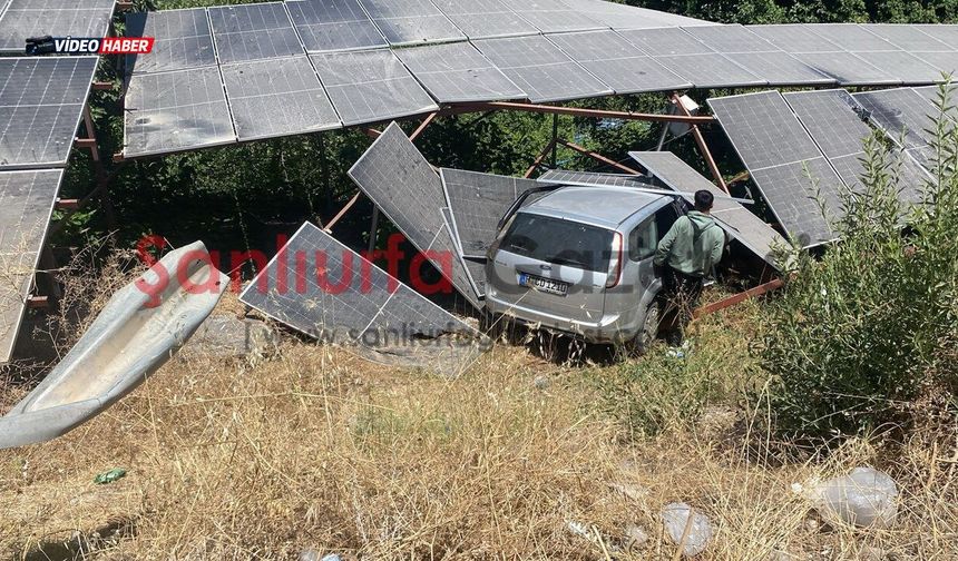 Şanlıurfa'da Almanya Plakalı Otomobil Şarampole Devrildi: 3 Yaralı