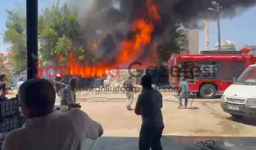 Şanlıurfa’da Hal Pazarı Yakınında Yangın Paniği