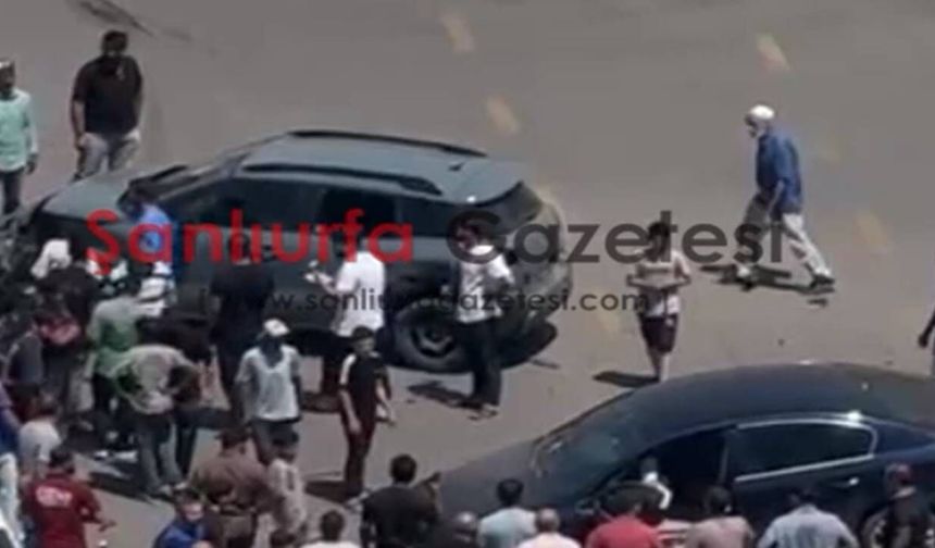 Şanlıurfa'da Kontrolden Çıkan Otomobil Refüjde Asılı Kaldı