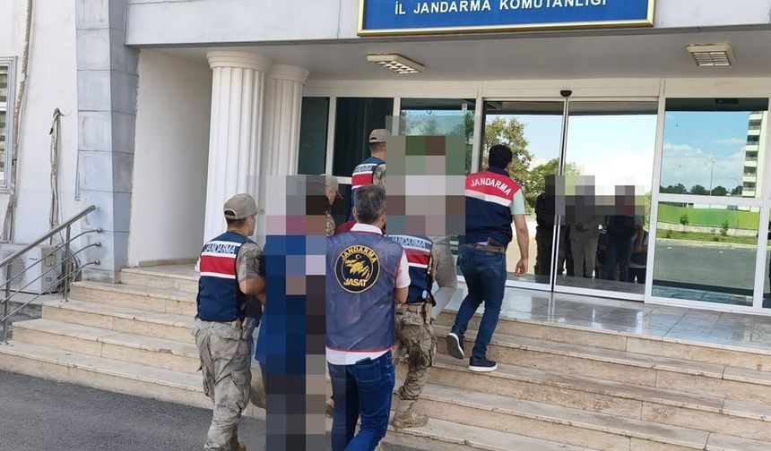 Şanlıurfa Jandarma kaçakçıların ensesinde!