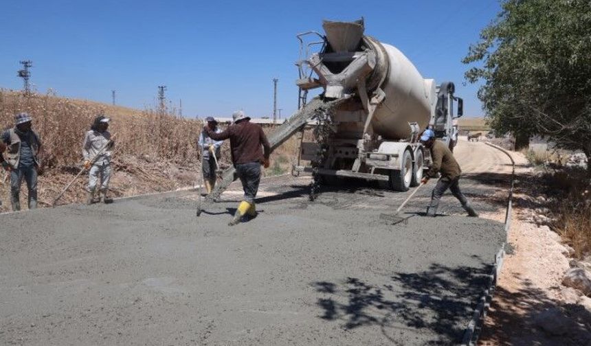 Şanlıurfa'da kırsal yollar betonla buluşuyor
