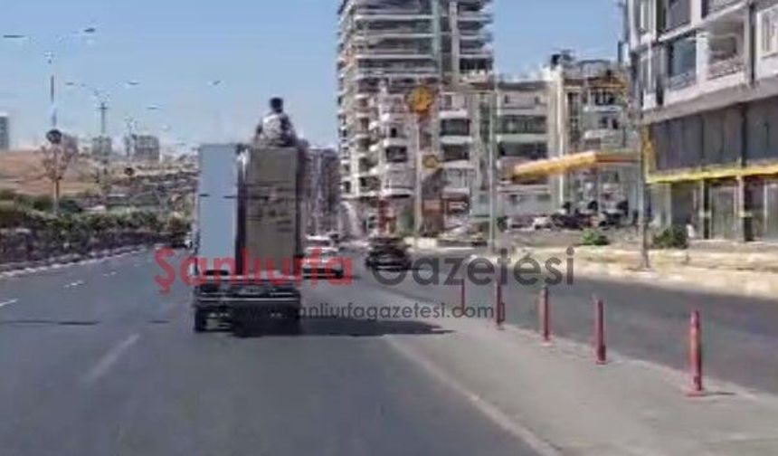 Şanlıurfa'da Pikabın Üzerindeki Tehlikeli Yolculuk Kamerada