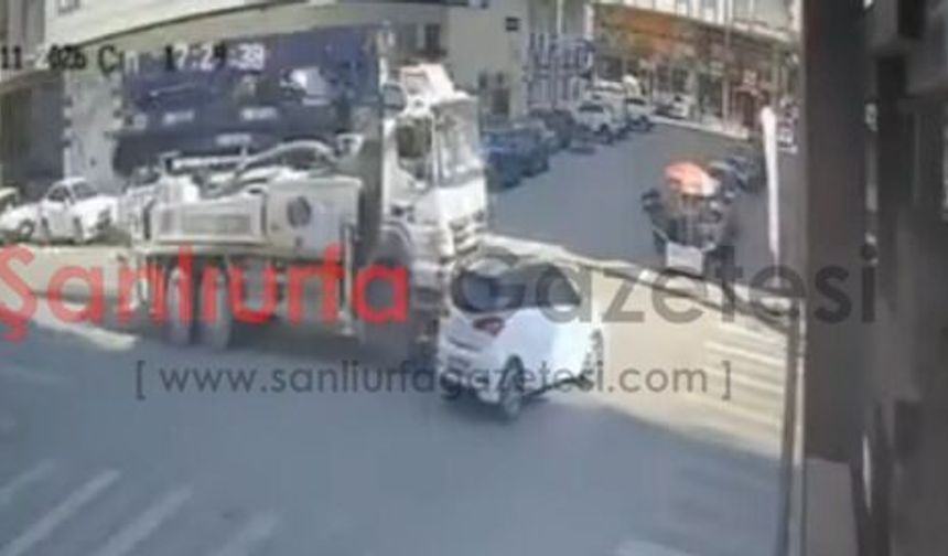 Hafriyat kamyonu otomobili biçti, Şanlıurfa'da feci kaza!