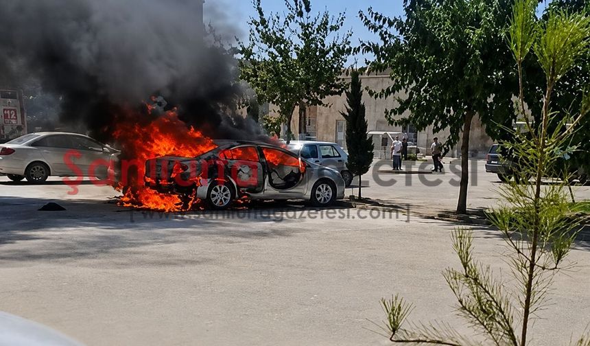 Şanlıurfa'da Devlet Hastanesi Otoparkında Korku Dolu Anlar: Araç Alev Alıp Patladı