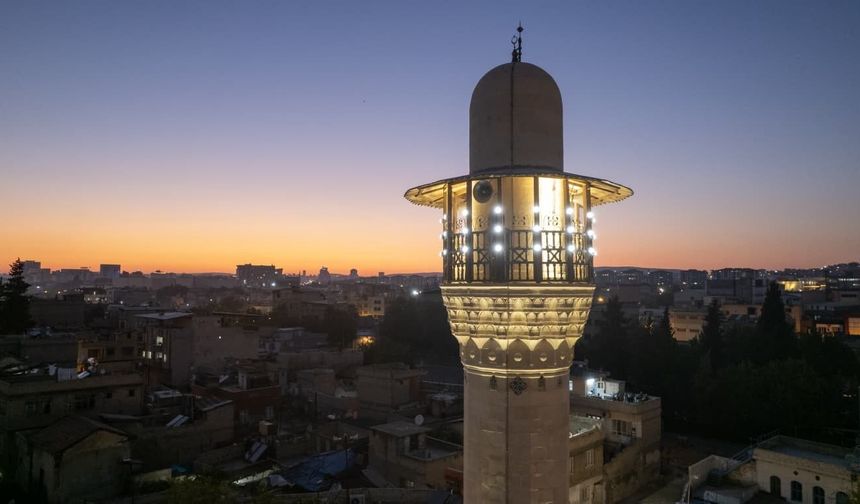 Depremin yaraları sarılmaya devam ediyor: Hasar gören iki tarihi cami Mevlid Kandili’nde yeniden ibadete açılıyor
