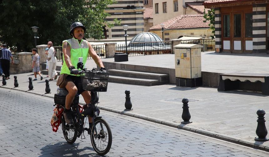 Antalya’dan Şanlıurfa'ya onu azmi getirdi: Pedallayarak hem geziyor hem de spor yapıyor