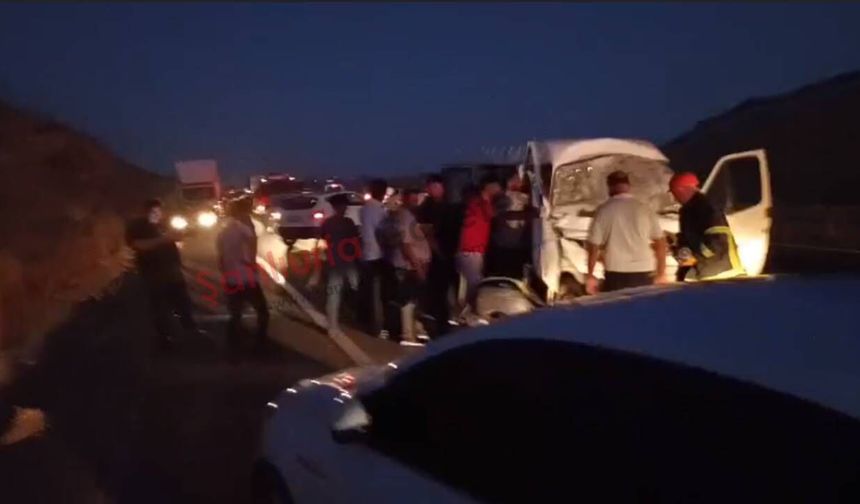 Şanlıurfa'da Minibüs ile Otomobil Çarpıştı: 2 Yaralı