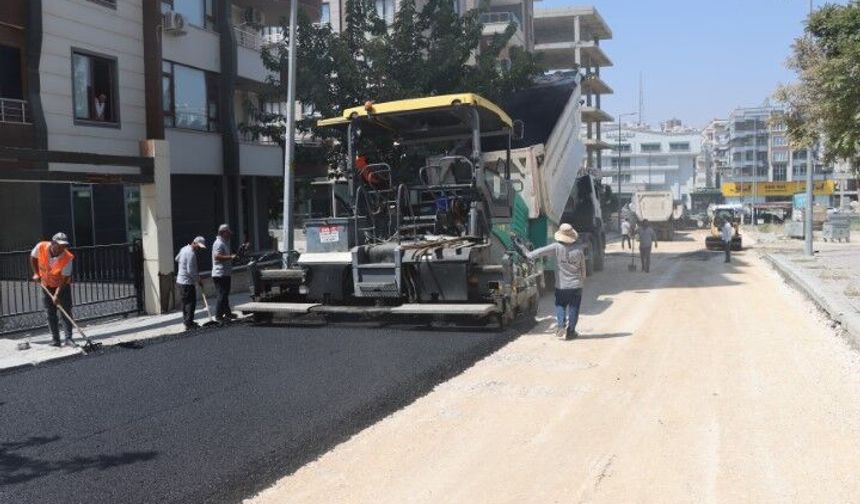 Deforme Olmuştu! Şanlıurfa’da Caddeye Sıcak Asfalt Serildi