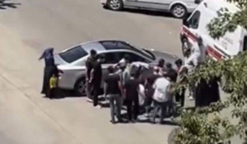 Şanlıurfa'nın Siverek İlçesinde Motosiklet ile Otomobil Çarpıştı