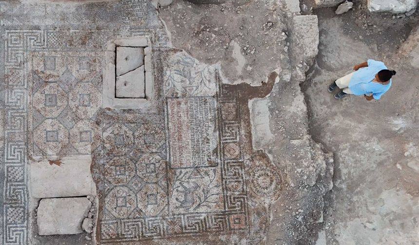 Şanlıurfa Kalesi’nde Yazıtlı Mozaik Gün Yüzüne Çıkarılıyor