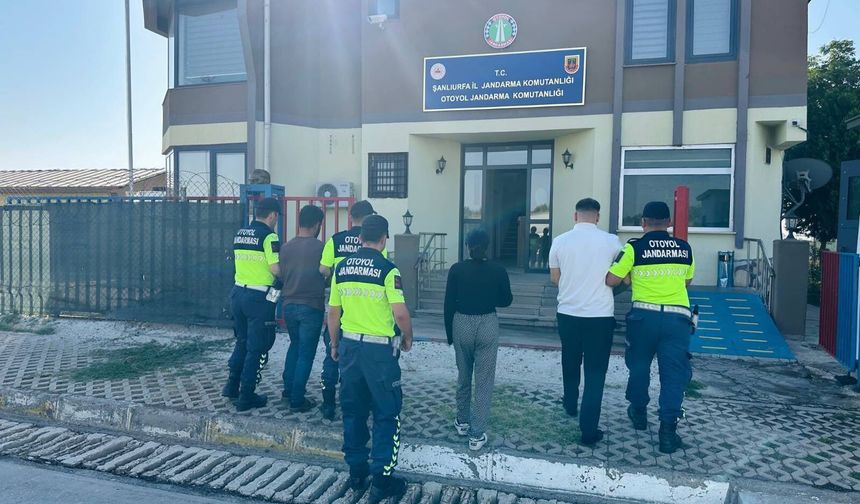 Şanlıurfa'da sahte polis çetesine jandarma darbesi: Altın eşyası ve yüksek miktarda döviz ele geçirildi!