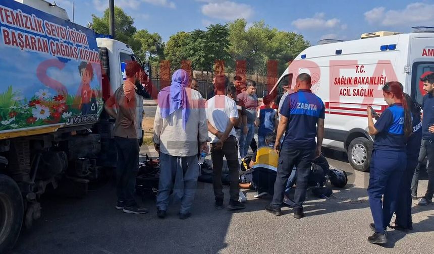 Şanlıurfa'da motosiklet, yol temizliği yapan belediye aracına çarptı