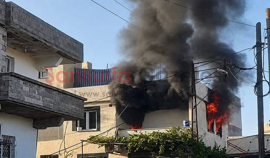 Şanlıurfa’da ev yangını: Damda mahsur kalanlar kurtarıldı