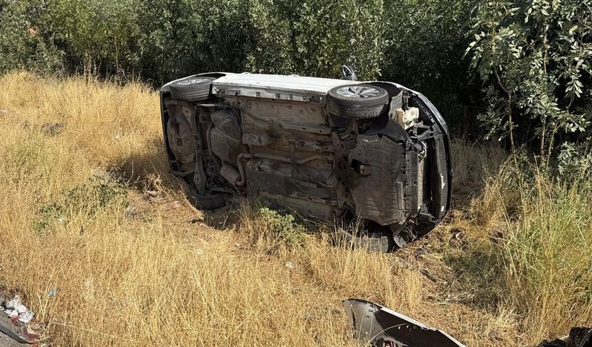Şanlıurfa yolunda kaza: Takla atarak durabildi, yaralı var!