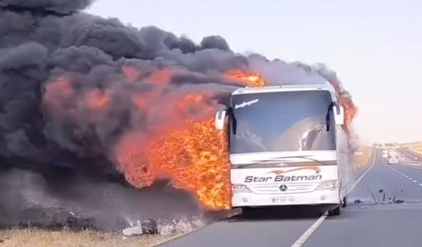 Şanlıurfa'da yolcu otobüsü alevlere teslim oldu: Faciadan dönüldü!