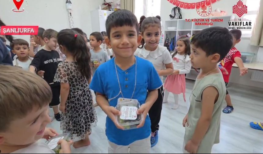 Okulun ilk gününde Şanlıurfa'da yüzleri güldüren asırlık gelenek