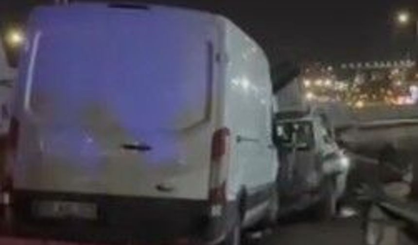 Şanlıurfa’da Korkutan Kaza! Transit Önündeki Araca Çarptı