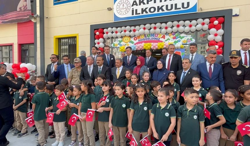 Şanlıurfa'da binlerce öğrenci için ders zili çaldı: Yeni eğitim ve öğretim yılı başladı