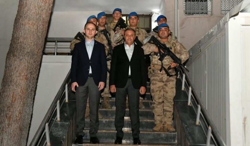 Emniyet ve jandarma timlerine gece sürprizi: Şanlıurfa Valisi Şıldak sahaya indi!