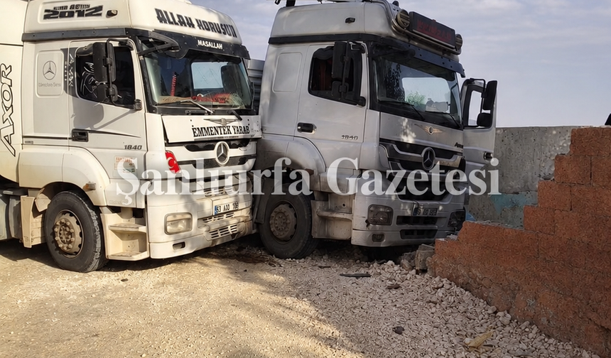 Şanlıurfa Akçakale Yolunda İki Tır Kafa Kafaya Çarpıştı!