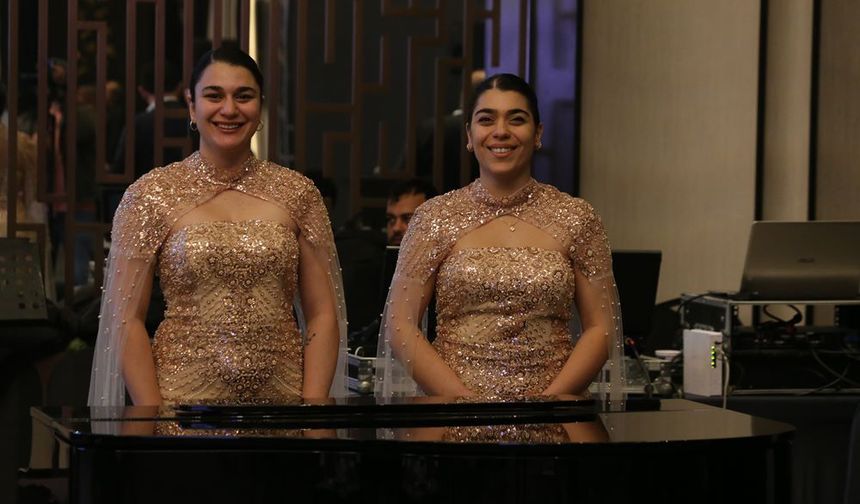 Şanlıurfa'daki UNESCO zirvesinde sahne alan Nurnilay ve Nurniran Pınar kardeşler büyüledi