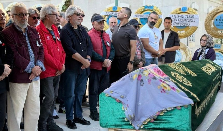 Türk tiyatrosunun usta ismi Necla Uygur son yolculuğuna uğurlandı