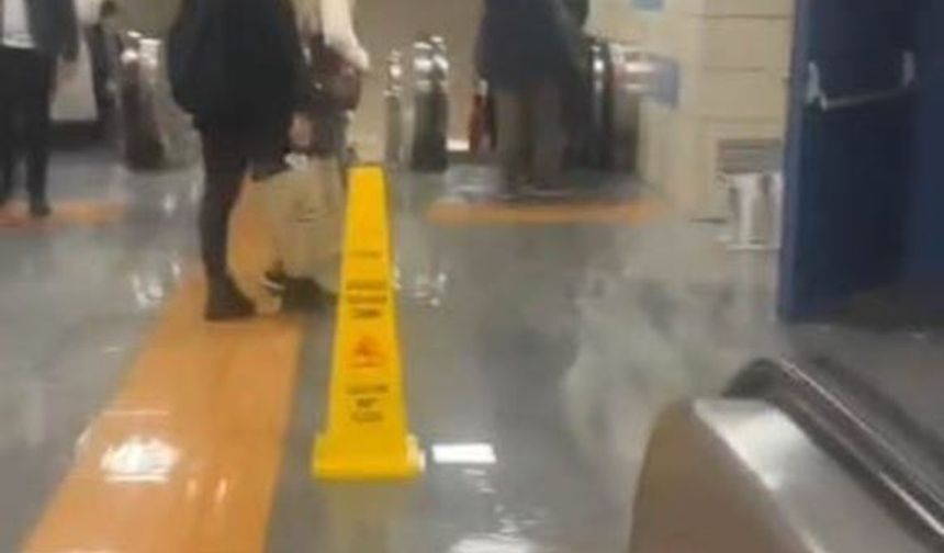 İstanbul sular altında kaldı: Caddeler nehre döndü, metroları su bastı, vatandaşlar mahsur kaldı!