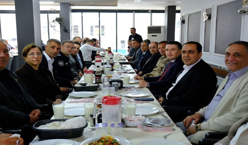 Şanlıurfa Birecik'te Muhtarlar İçin Özel Program Düzenlendi!