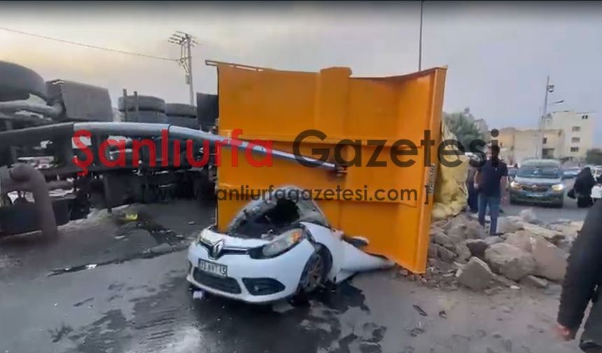 Şanlıurfa Eyyübiye’de hafriyat yüklü kamyon 2 aracın üzerine devrildi: Yaralı var!