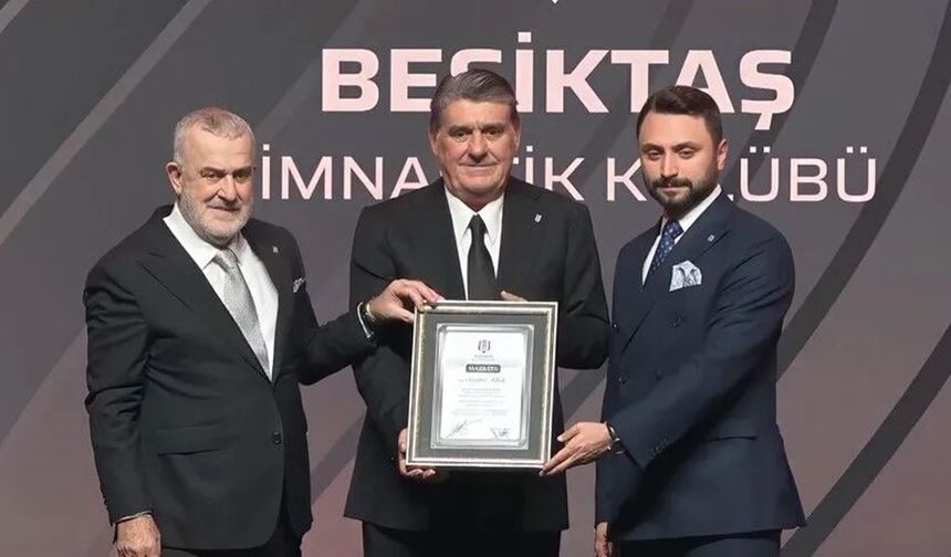 Güven tazeleyen Başkan Serdar Adalı mazbatasını aldı
