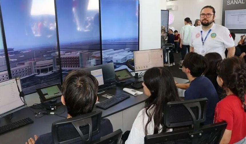 DHMİ'den TEKNOFEST Güneydoğu'da uygulamalı hava trafik kontrolörlüğü eğitimi