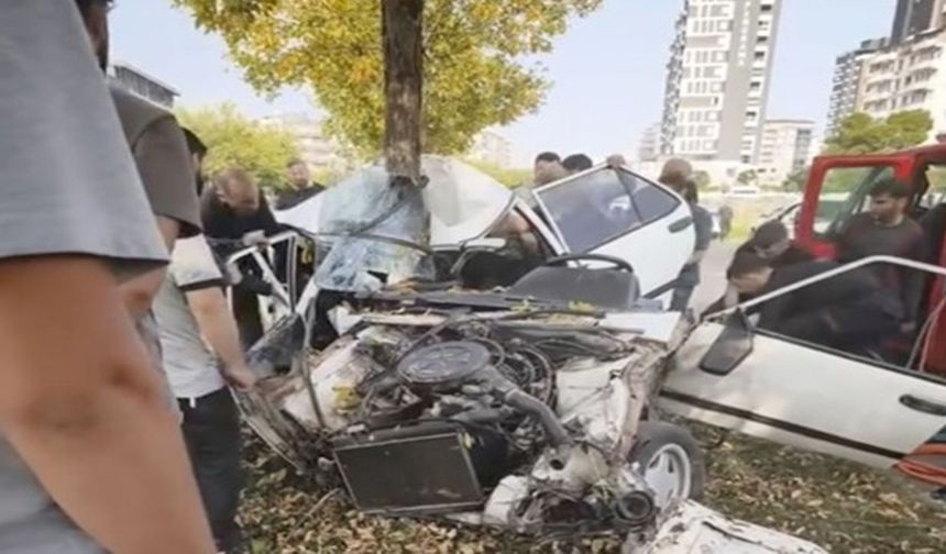 Şanlıurfa’da feci kaza: Otomobil ikiye bölündü, yaralılar var!