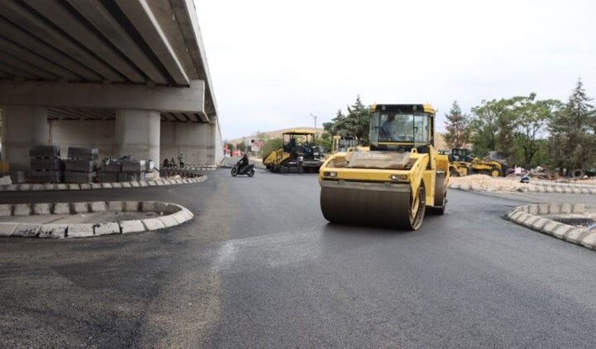 Şanlıurfa’da Trafiği Rahatlatan Projede Yeni Hamle: Alt Yollar Asfaltlanıyor