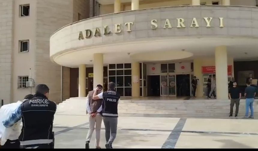 Şanlıurfa’da Yolcu Otobüsünde 16 Kilo 400 Gram Skunk Ele Geçirildi!