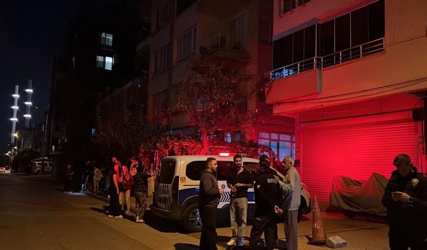 Mersin'de 3 Katlı Binada Korkutan Çökme! 40 Kişi Apar Topar Tahliye Edildi