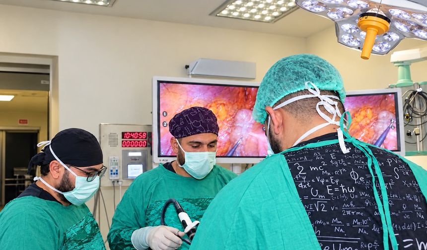Şanlıurfa’da Bir İlk! 12 Santimetrelik Kitle Robotik Cerrahiyle Çıkarıldı