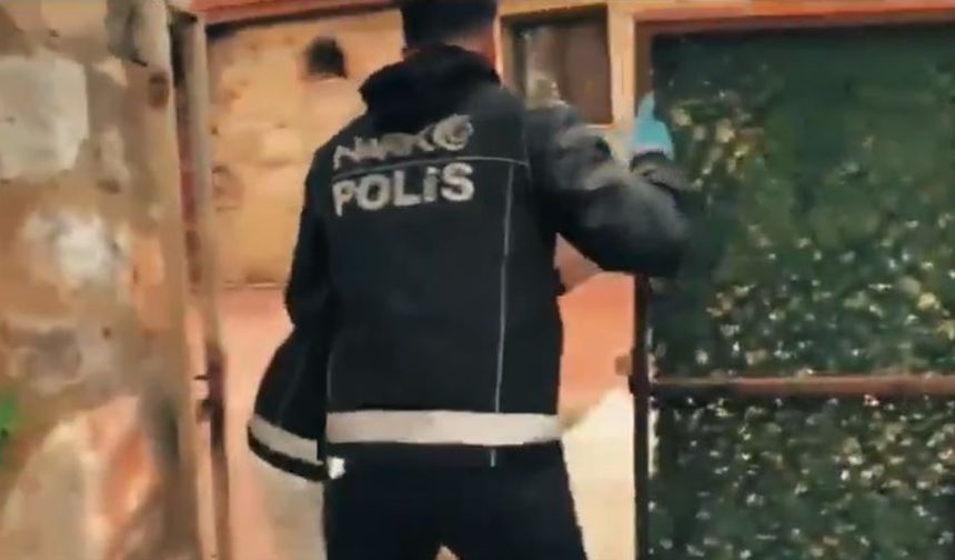 Şanlıurfa'da uyuşturucu çetelerine darbe: Binlerce insanı zehirleyecek ölüm hapları 'narko' engele takıldı!