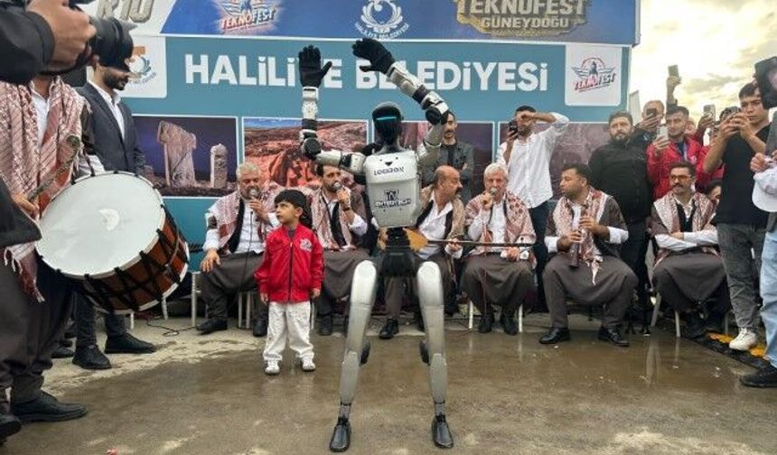Robotlar Halay Çekti, TEKNOFEST Alanı Renklendi! İşte O Görüntüler