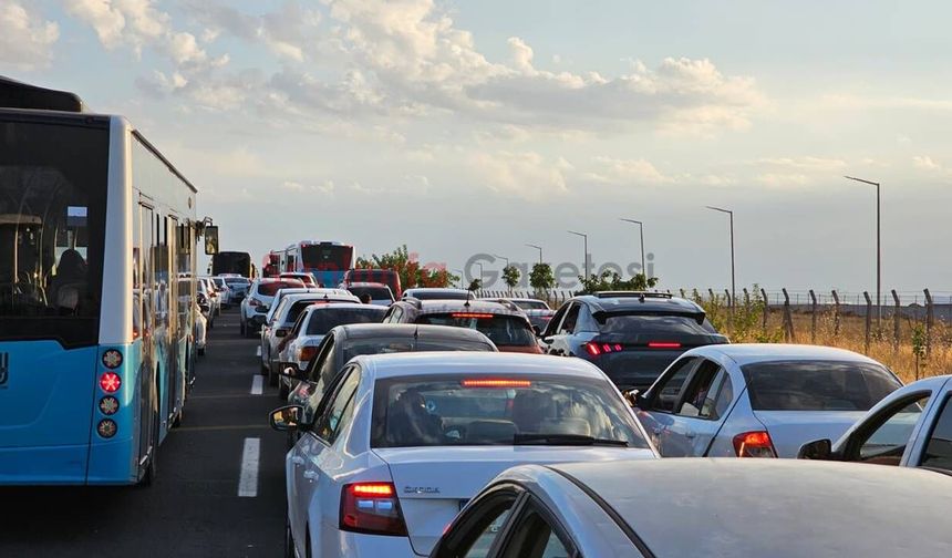 TEKNOFEST Güneydoğu'nun son gününde Şanlıurfa'da yoğunluk: 30 Kilometrelik yol saatlerce sürdü