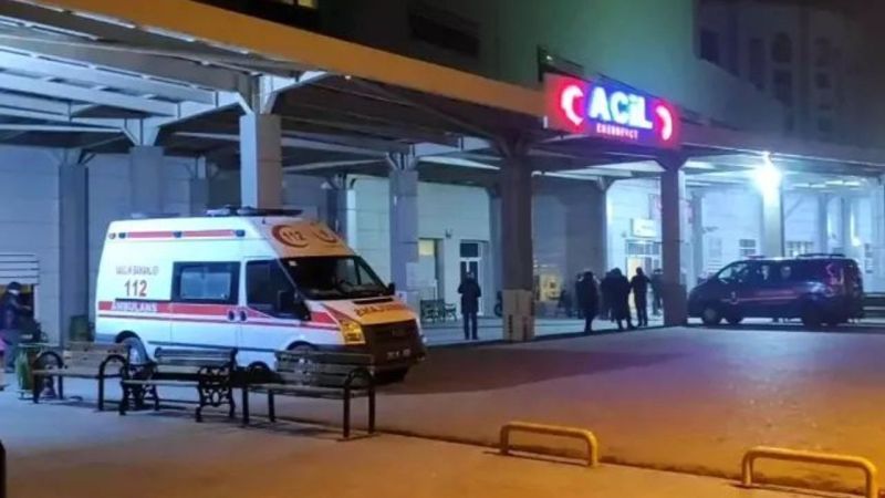 Şanlıurfa'da feci kaza: Hurdaya dönen araba bariyer ve direğe çarparak durabildi, 2 ölü, yaralılar var!