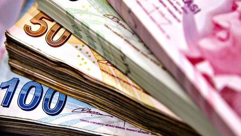 <p>1 Ocak 2028 sonrası sigortalı olan için de emeklilik yaşının 65'e ulaşması öngörülürken, bu düzenleme erken sigorta giriş yapanlar ve geç prim günlerini tamamlayanlar için de geçerli olacak.</p>