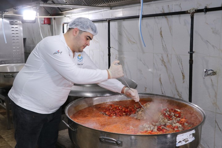 Haliliye Belediyesi İhtiyaç Sahibi Ailelere Sıcak Yemek Yardımını Sürdürüyor1