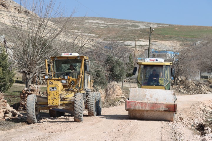 Şanlıurfa Büyükşehir Belediyesi, Birecik’te Kırsal Alandaki Yol Altyapısını Güçlendiriyor1