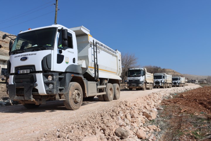 Şanlıurfa Büyükşehir Belediyesi, Birecik’te Kırsal Alandaki Yol Altyapısını Güçlendiriyor2