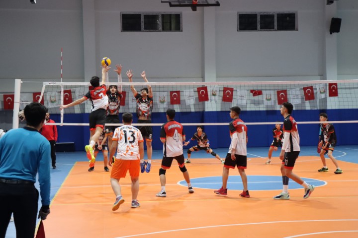 Şanlıurfa Büyükşehir Belediyesi Voleybol A Takımı, Erkekler Voleybol Yerel Ligi'nde Şampiyon Oldu1