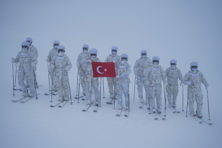 Bordo Bereliler, Kış Ve Şiddetli Soğuklarda Zorlu Eğitimlerden Geçiyor3