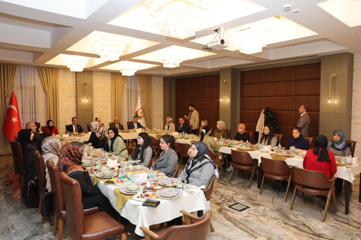 Gülpınar, Kadınlar Günü'nde Şanlıurfa Büyükşehir Belediyesi'nde Çalışan Kadınlara İdari İzin Müjdesi Verdi2