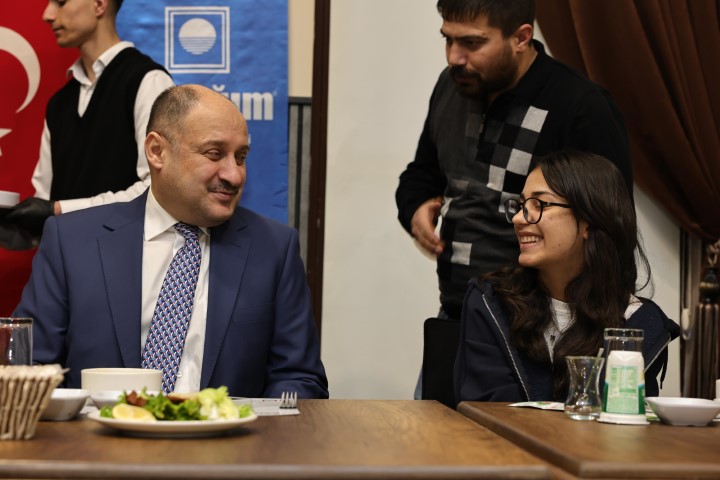 Şanlıurfa Büyükşehir Belediyesi’nden Yetimler İçin Anlamlı İftar1